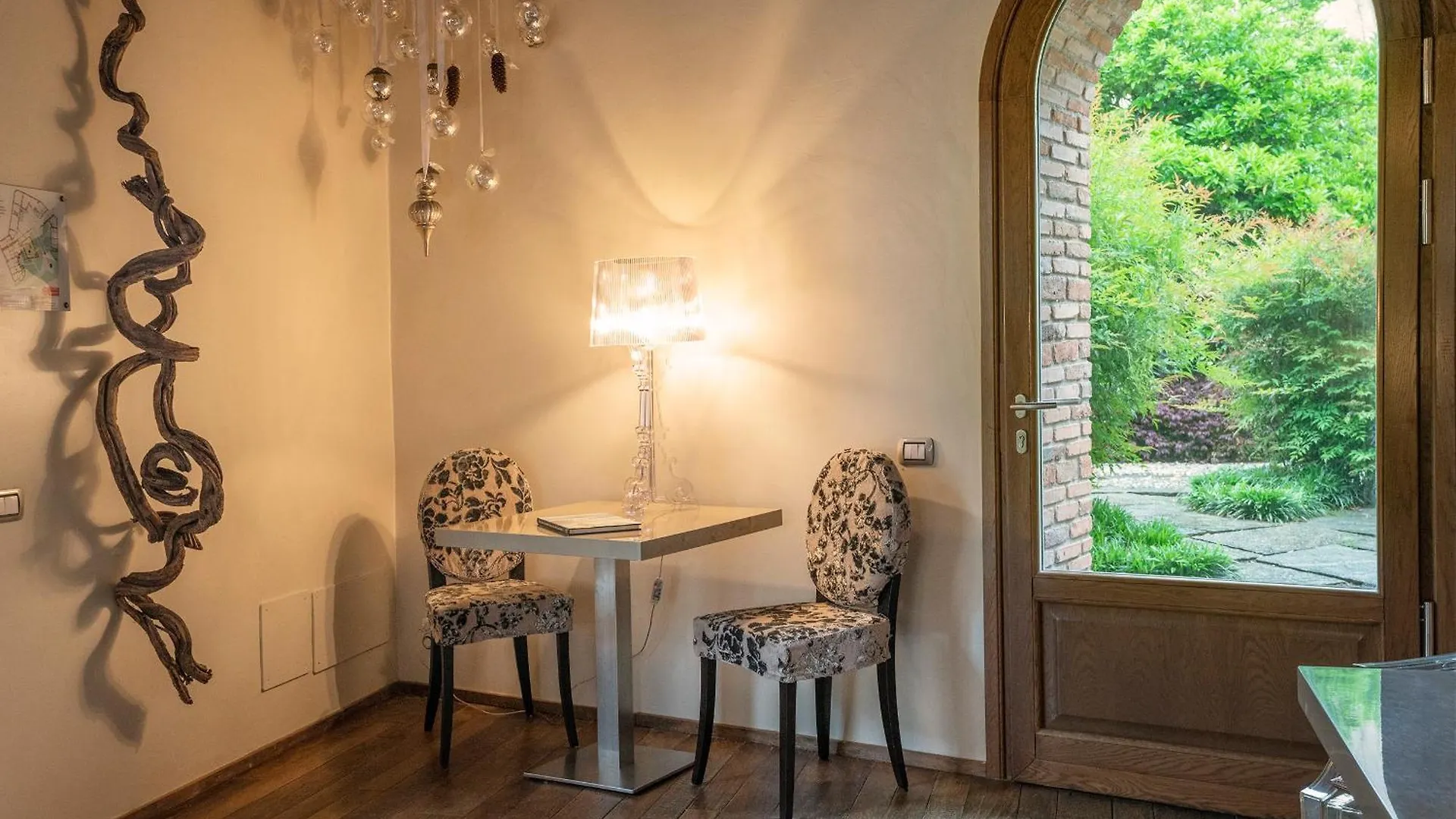 Il Portico - 1711 Luxury Guest House Arlate 0*,  Italy